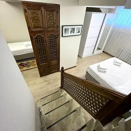 Large Living Duplex Pera *